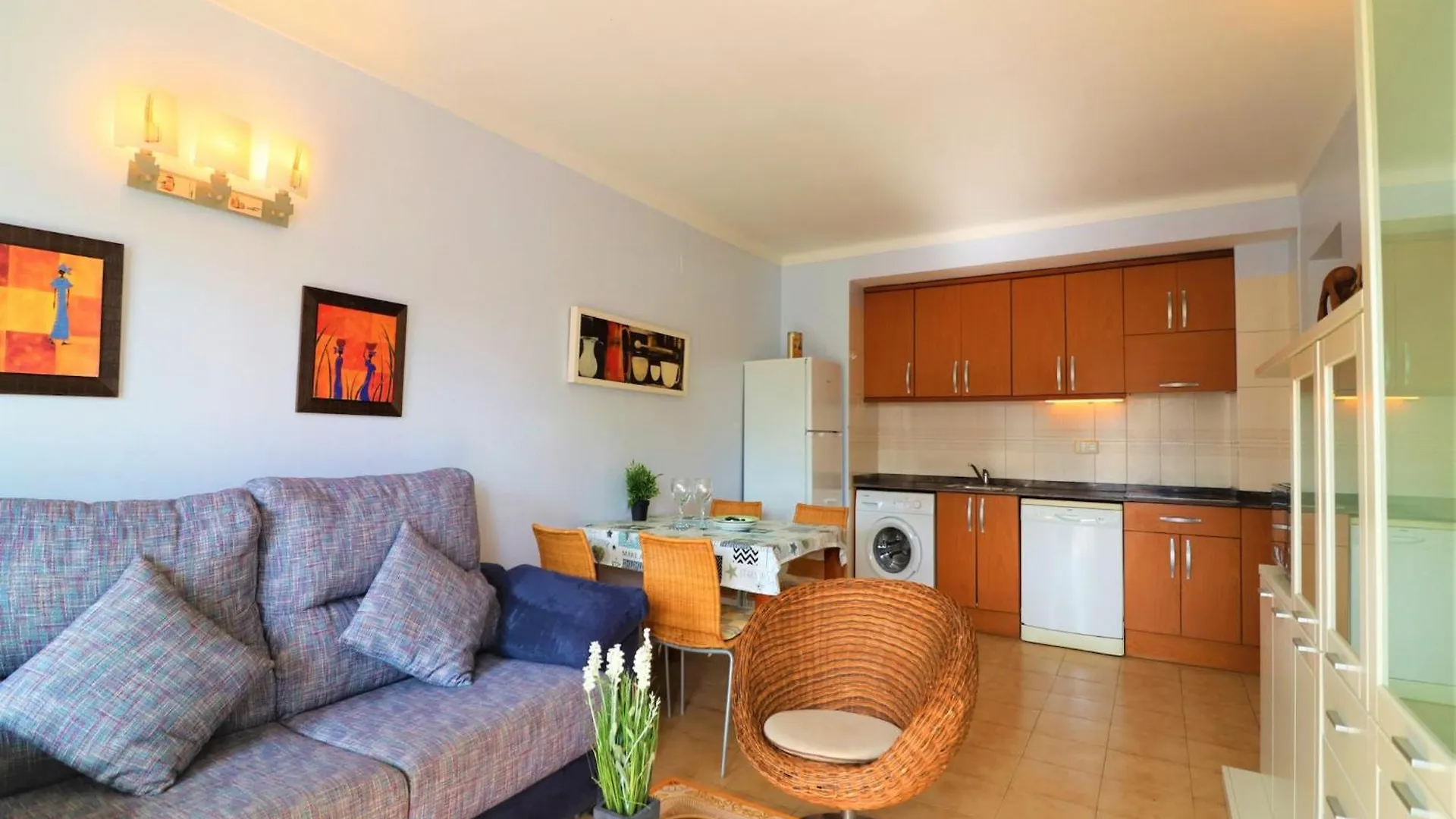 Apartment With View Roses